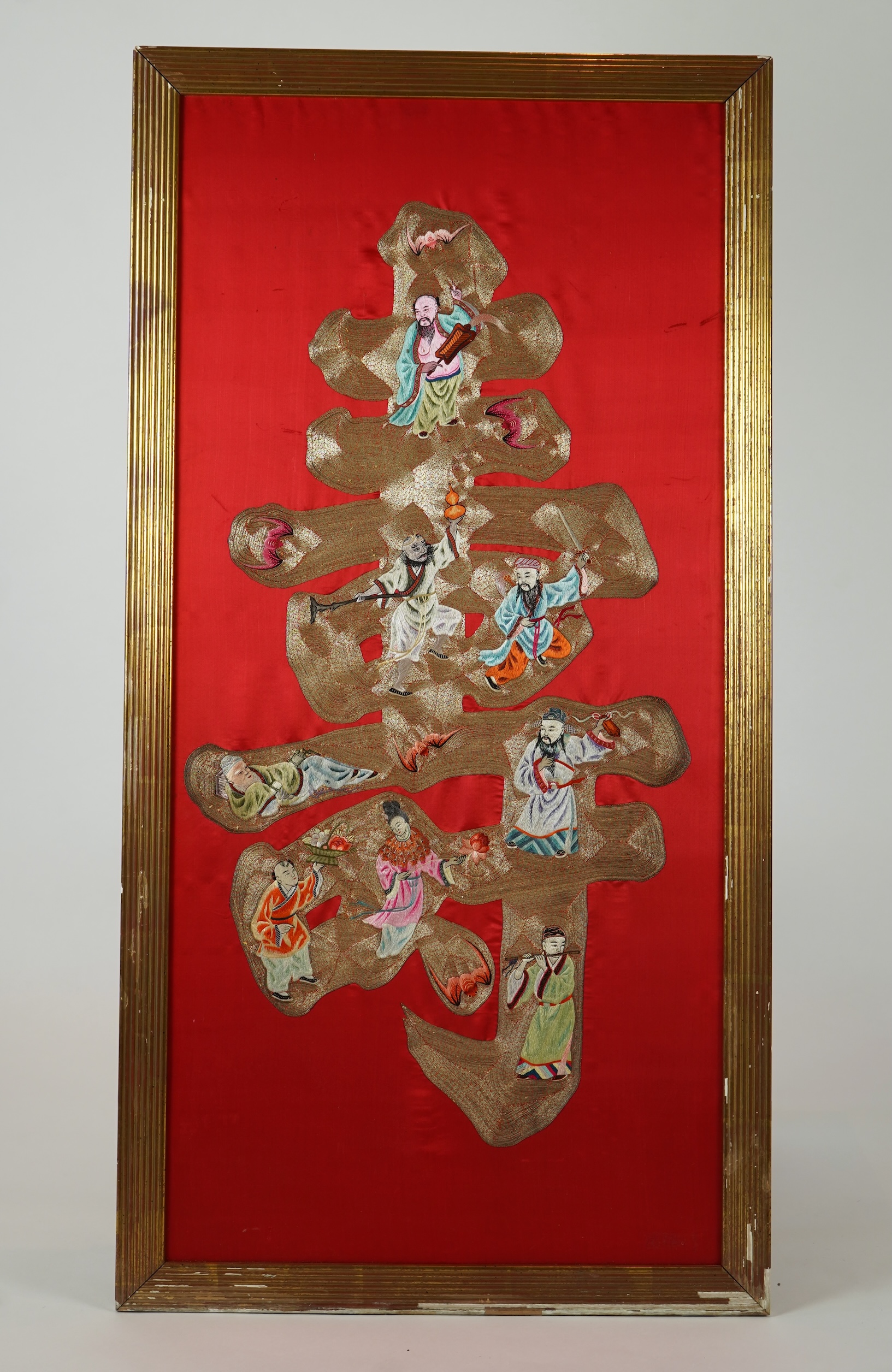 A Chinese embroidered silk 'Shou' character, early 20th century